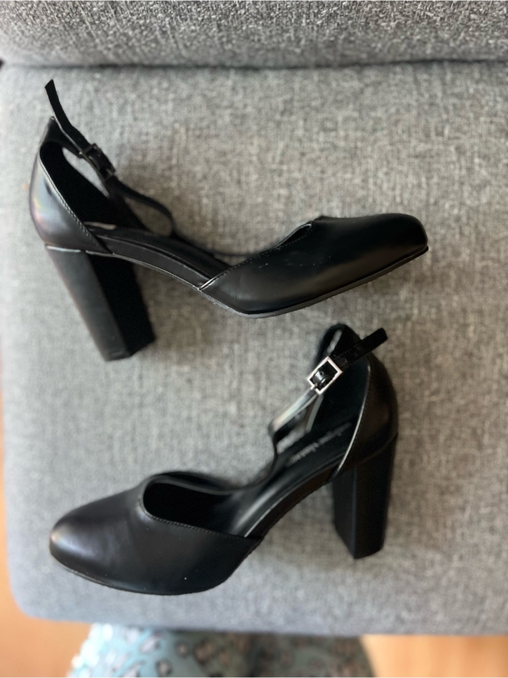 Unique Vintage Black Leatherette T Strap Astaire Pumps - Picture 3 of 8